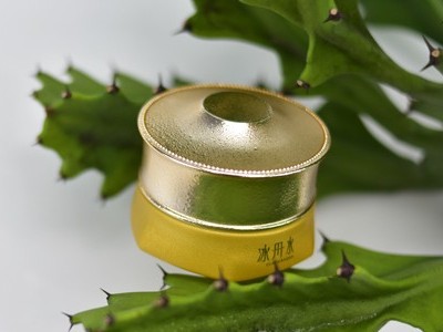 美妝廠(chǎng)家：活性修護霜的作用你知道嗎？